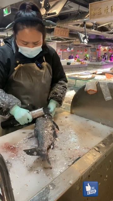 Easy Fish Scale Remover #shorts #fishcutting #cutting смотреть онлайн