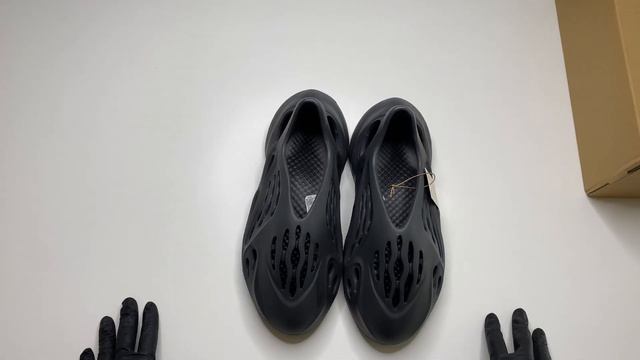 Yeezy Foam RNNR - Mineral Blue | Unboxing смотреть онлайн