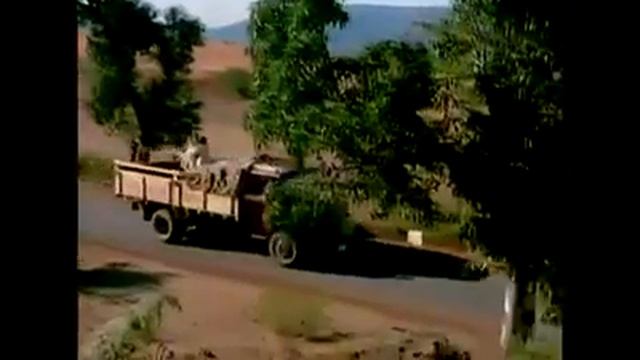 किसी राह में किसी मोड़ पर कहीं चल ना देना смотреть онлайн