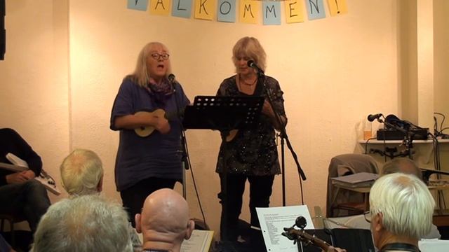 Bye Bye Blues at the Spa Strummers - feat Eva & Ann from Sweden смотреть онлайн