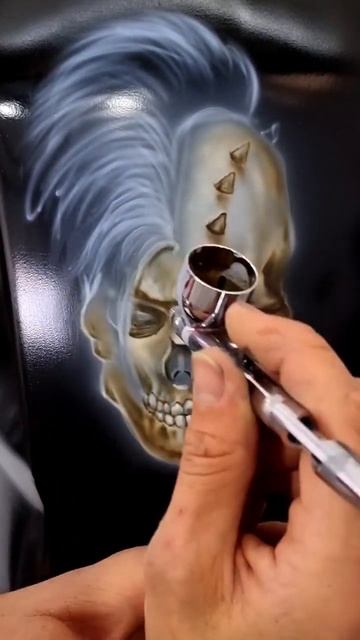 Airbrushed skull on KTM fuel tank💀💀💀 #airbrushing #skulls #custompaint смотреть онлайн