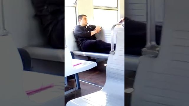 Вот так работает охранник в электричке смотреть онлайн