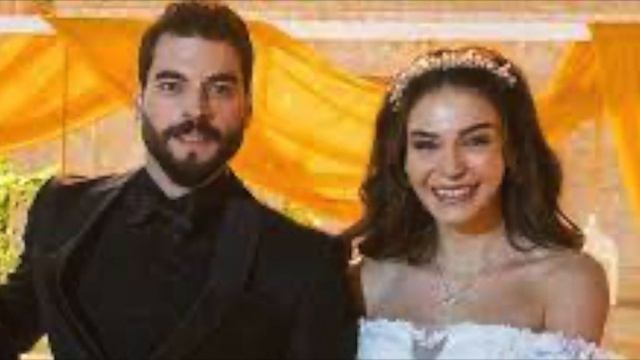 Se vio a Akın Akınözü conduciendo a Ebru Şahin a casa con su automóvil por la noche смотреть онлайн