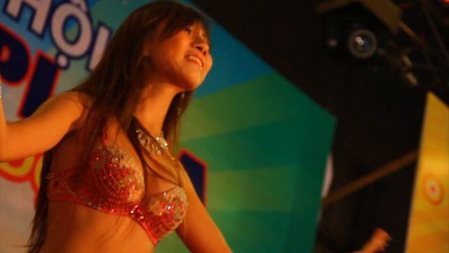 Belly Dancing vid2 - Grand Plaza, Hanoi (uneditted) смотреть онлайн