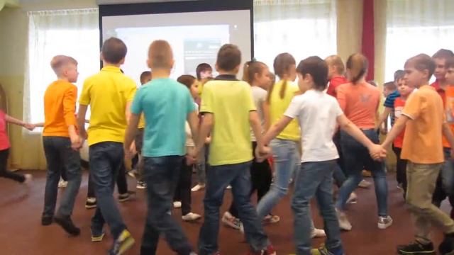 Школа "ЭйдоС". Парад искусств 2016. Танцевальный гимн Школы смотреть онлайн