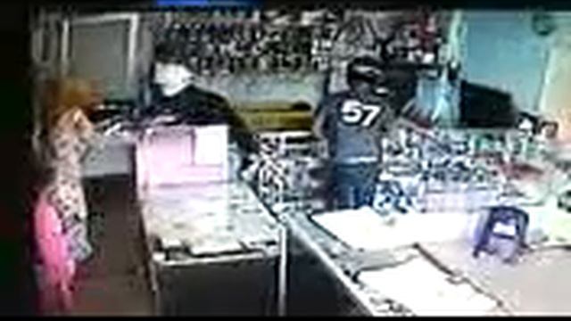 Kejadian Rompakan Berpistol di Sebuah Kedai Telefon YouTube смотреть онлайн