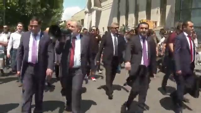 Ներողություն եմ խնդրում բոլոր բացթողումների և թերությունների համար. Նիկոլ Փաշինյանի երթը Աբովյանում смотреть онлайн