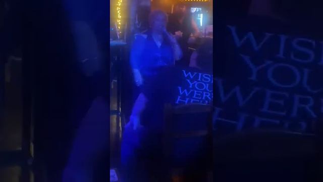 Gala bizarra en concurso BERAZATEGUI CANTA, Celia interpreta RATA DE DOS PATAS смотреть онлайн