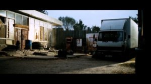 Охота на пиранью. Сцена в  кафе