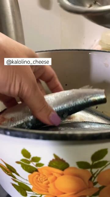 Супер вкусная малосольная салака- недорогая и очень вкусная рыбка.Приготовьте и не пожалеете 👌 смотреть онлайн