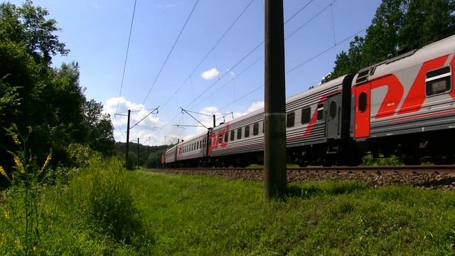 ТЭП70-0332 с поездом / TEP70-0332 with a passenger train смотреть онлайн