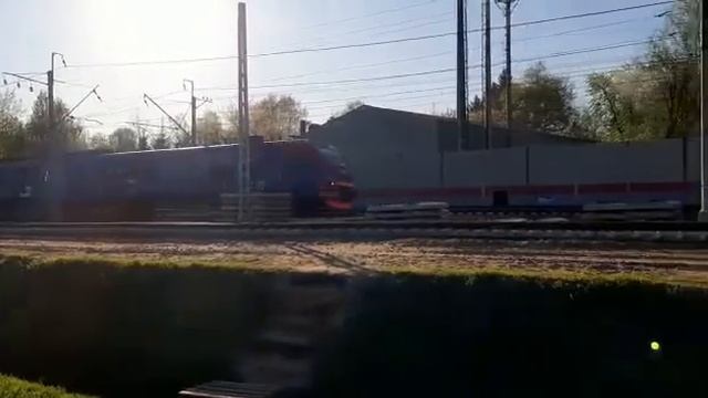 Встреча двух поездов ЭШ2 аэроэкспресс и электропоезда ЭП2Д "Рэкс" смотреть онлайн