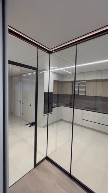 Межкомнатное ограждение из просветлённого стекла