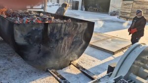 Выемка реторты с  древесным углем из печи