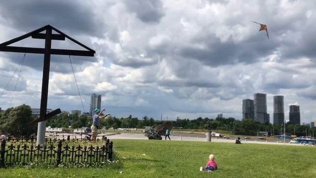 Воздушный змей на Поклонке смотреть онлайн