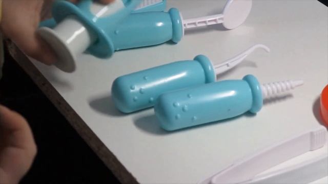 СОФИЯ СТОМАТОЛОГ ЛEЧИТ МИШКУ - SOFIA AS A Dentist VIDEO FOR KIDS DENTIST SET