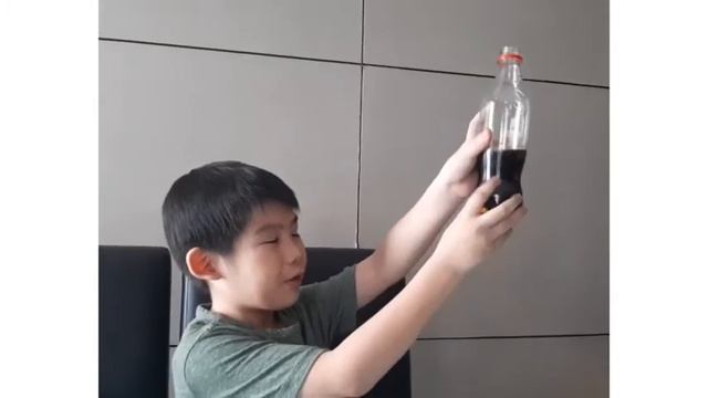 Kids Experiments - Coca Cola Explosion Soda VS Mentos смотреть онлайн