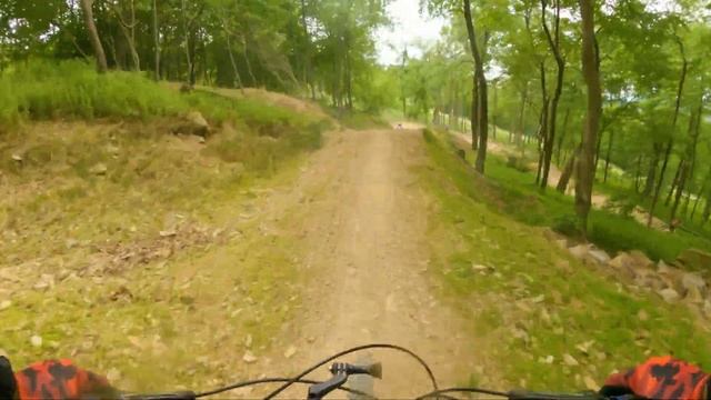 BLUE MTN BIKE PARK CRASH!! - POLYGON VANDER T7 DOWNHILL смотреть онлайн