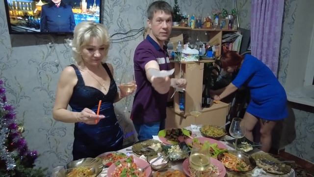 Сomo comemoram o ano novo em Russia смотреть онлайн