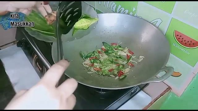 Mama Mia Hebring - Ikan Kembung Bumbu Acar Kuning смотреть онлайн
