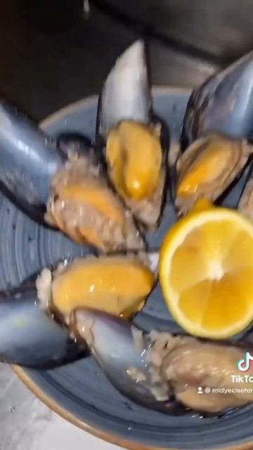 Midyeci şehmus midye dolma 😎❤️🍋🦪 смотреть онлайн