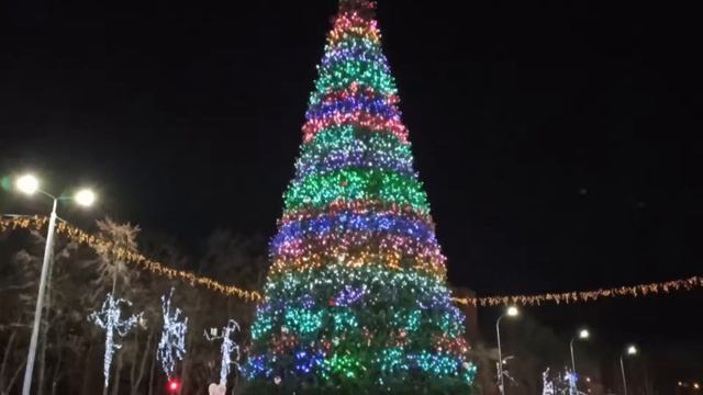 Магнитогорск, новогодняя ёлка и ледяной городок в сквере Консерваторском, вечером (29.12.2020) смотреть онлайн
