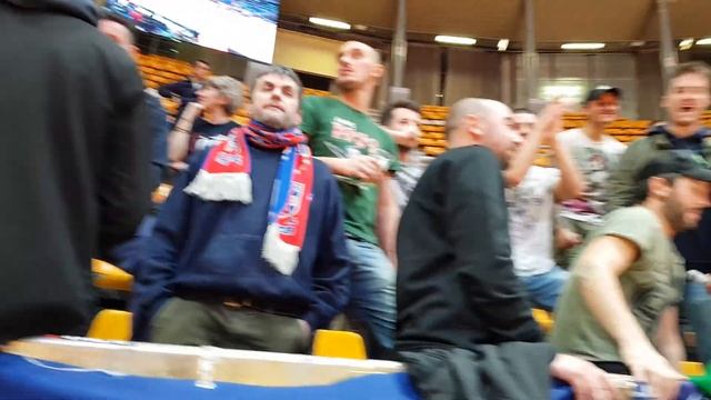 Bologna, i cori della curva. Finchè ci impongono di non filmare più смотреть онлайн