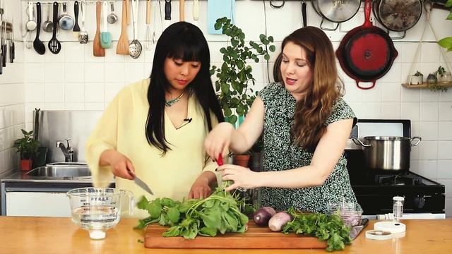 How to Make Lacto-Fermented Radishes with Local Roots смотреть онлайн