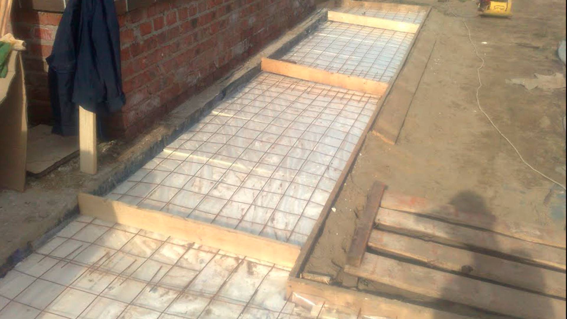 КАК СДЕЛАТЬ БЕТОННУЮ ОТМОСТКУ смотреть онлайн