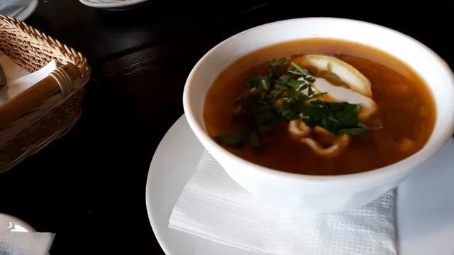 Кафе...обед..замок смотреть онлайн