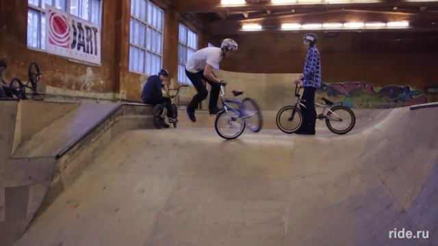Футджем вип на подкате на BMX (Footjam tailwhip bank BMX) смотреть онлайн