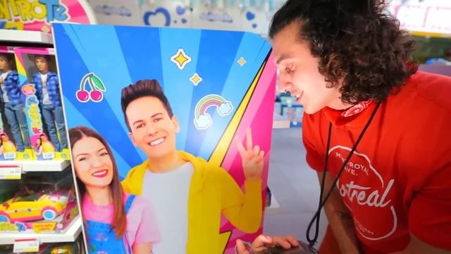 CI NASCONDIAMO TUTTA LA NOTTE IN UN NEGOZIO E ARRIVA LA POLIZIA!!