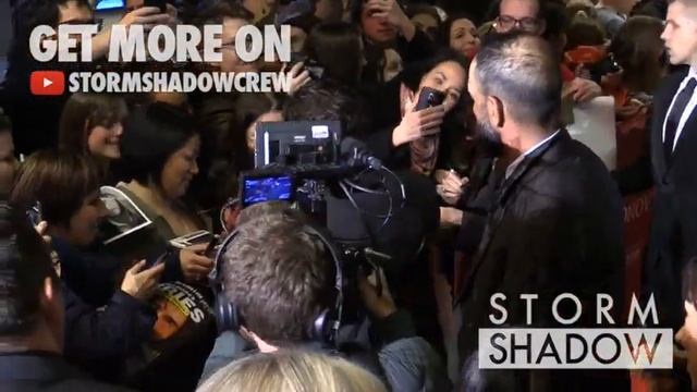 Susan Sarandon and Kit Harington with fans at John F Donovan premiere in Paris смотреть онлайн