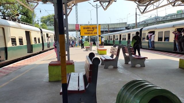 Beach Local EMU 🆚 Beach Fast EMU, same time ⌚_same speed_🚏🚏Chengalpattu Jn to Chennai Beach смотреть онлайн