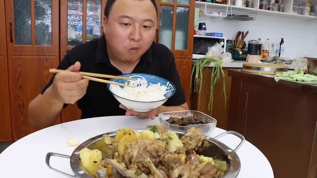 10斤羊排，阿强做“干蹦羊肉”，软烂脱骨抱着啃超过瘾｜Mukbang【cram阿强】