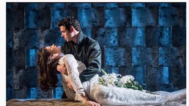 Lily James Wardrobe Malfunction - Fantastic Looking with Richard Madden смотреть онлайн