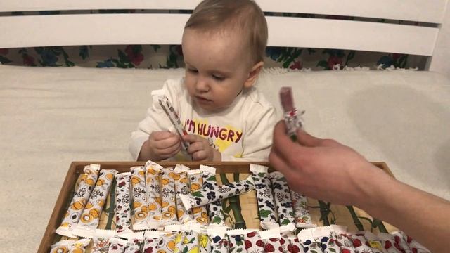 Алина Смайл пробует вкусные конфетки. Фрук Фетта. смотреть онлайн