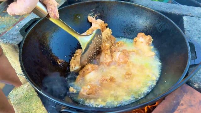КУРИНЫЕ КРЫЛЫШКИ КФС В КАЗАНЕ НА КОСТРЕ. смотреть онлайн