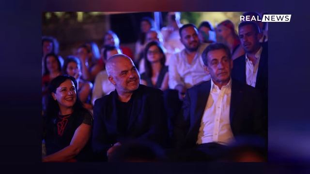 REAL NEWS - CARLA BRUNI смотреть онлайн