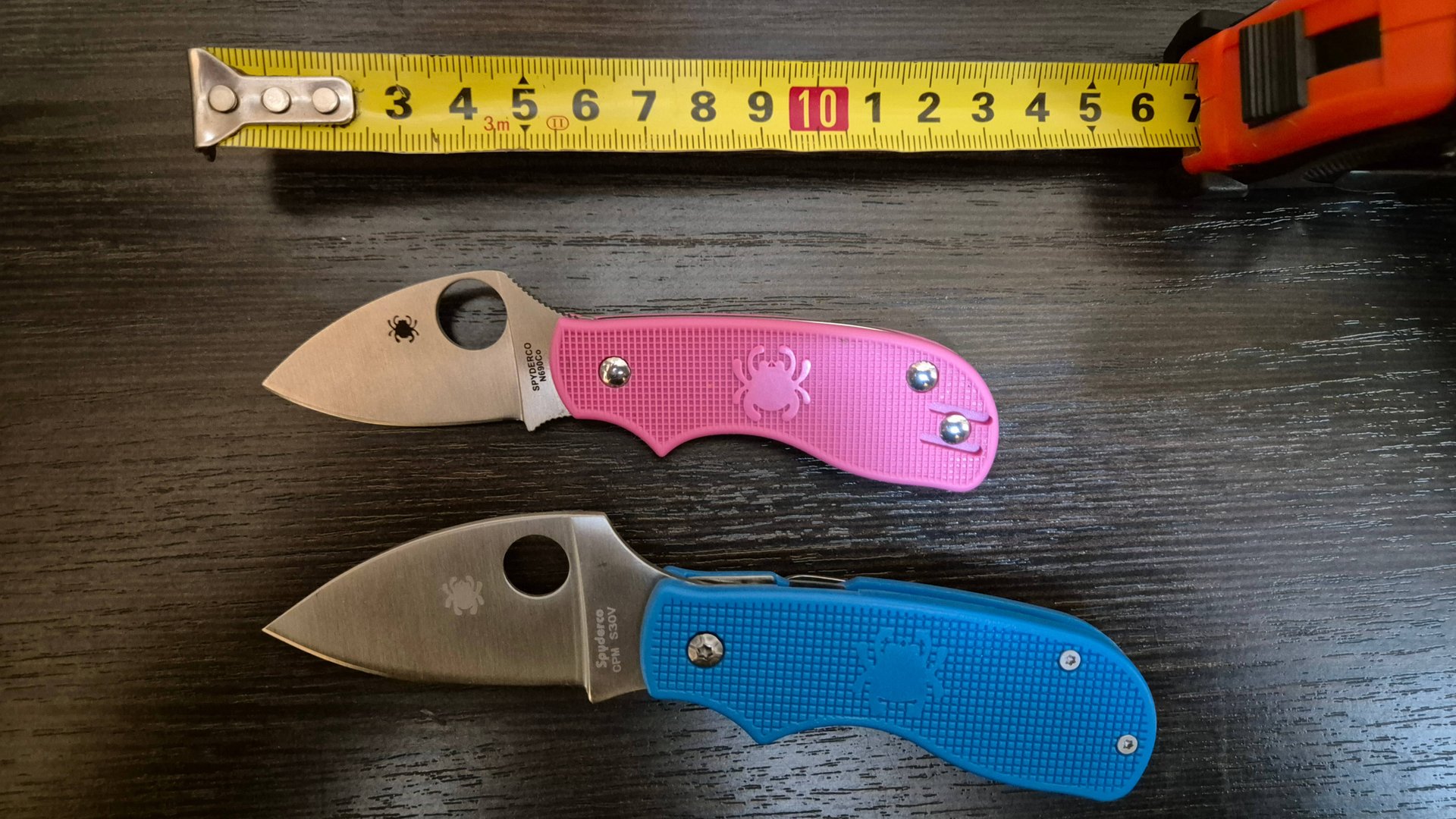 Нож Spyderco Squeak, самый маленький нож  Spyderco.