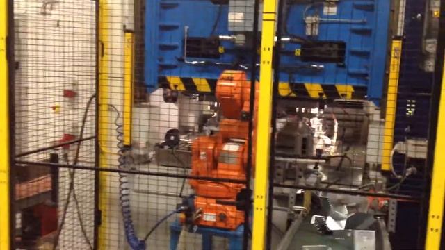 300 ton H tipi eksantrik pres / 300 tons H type eccentric press working in Sweden смотреть онлайн