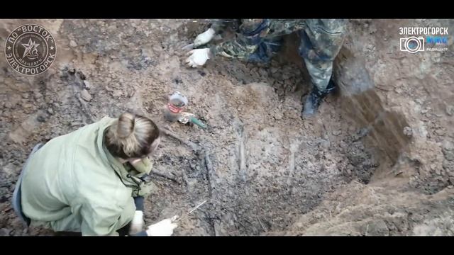 Подъем красноармейцев из воронки смотреть онлайн