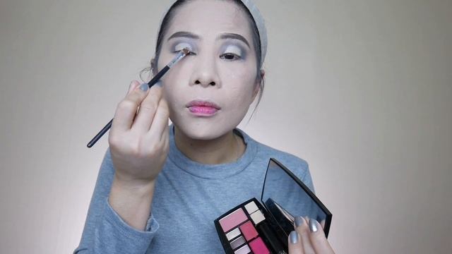 New Years Eve Makeup Transformation/Sagitta Rious смотреть онлайн