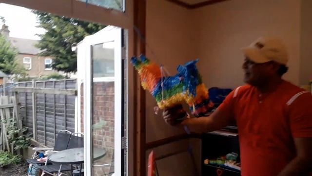 Donkey Pinata Surprise Kids Party Fun and Lots of Toys смотреть онлайн