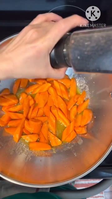 Honey Garlic Roasted Carrots 🥕#carrots #roastedcarrots #honeygarlic #sidedish #sidedishrecipe смотреть онлайн