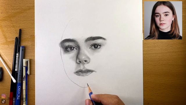 Draw A Maisie Lockwood Portrait With Graphite Pencil Techniques ( Isabella Sermon )
