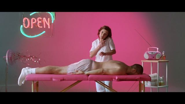 Яна масажира хора. Ще си прави сайт. смотреть онлайн