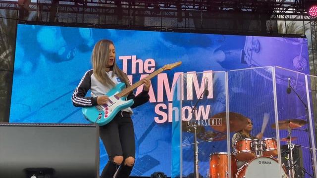 Lari Basilio смотреть онлайн