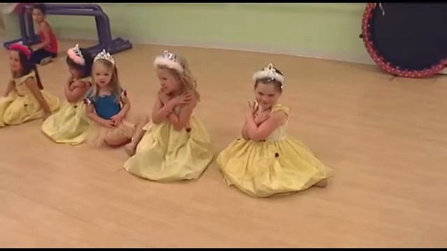 'Tutus and Tiaras' Ballet- Summer Camp 2012 смотреть онлайн