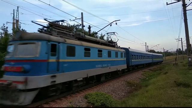 ЧС2-415 с классной бригадой и поездом 564 Кривой Рог-Одесса смотреть онлайн